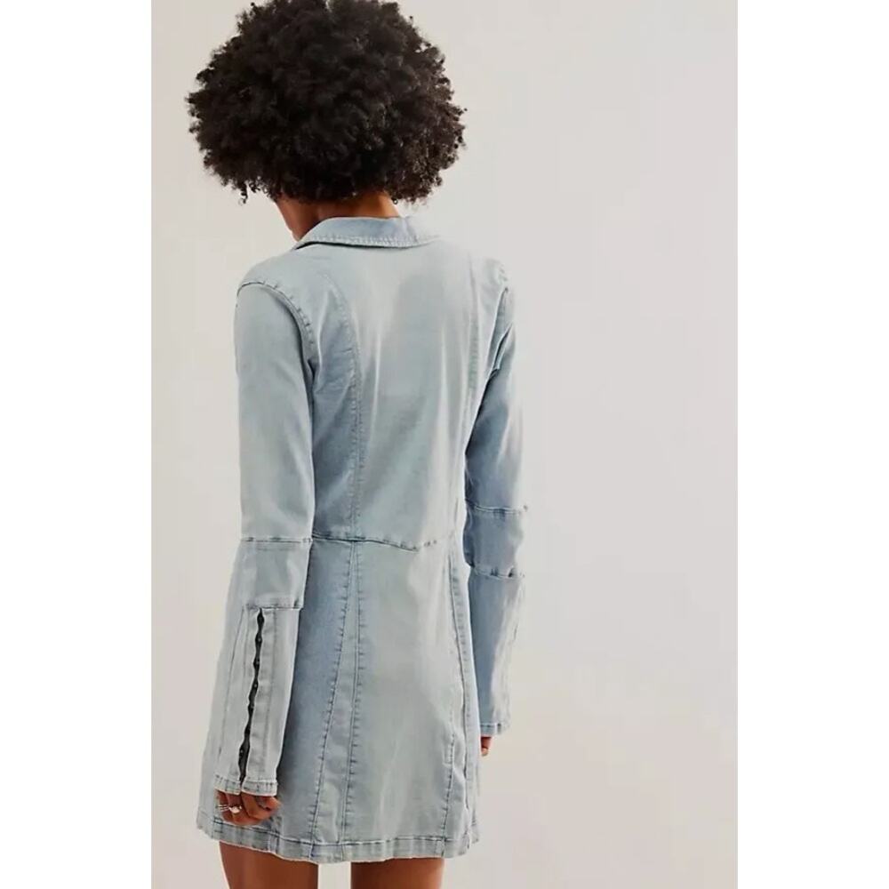 Free People THEA Denim Snap Front Mini Dress in Bleachout Blue Size XS NWOT $148 - Picture 3 of 8